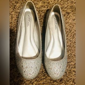 Pretty glitter shoes for sell size 8 women